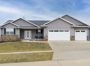 2400 Oak Savannah Ct, Marion, IA 52302
