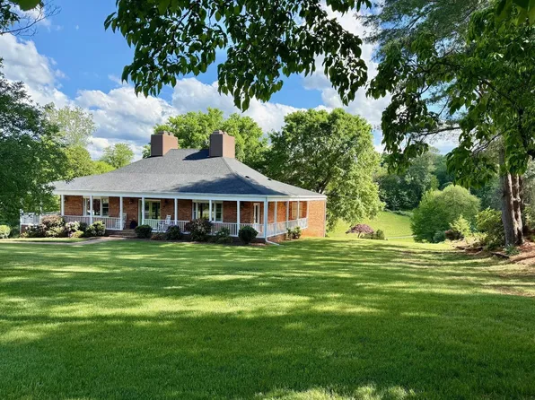 306 Quail Meadows Dr, Forest, VA 24551