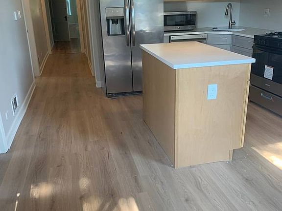 4th image of 1132 S Lombard Ave Unit 1