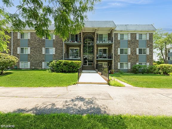 2nd image of 1511 N Windsor Dr APT 305