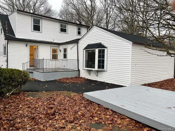 54 Linden Lane, Shirley, NY 11967