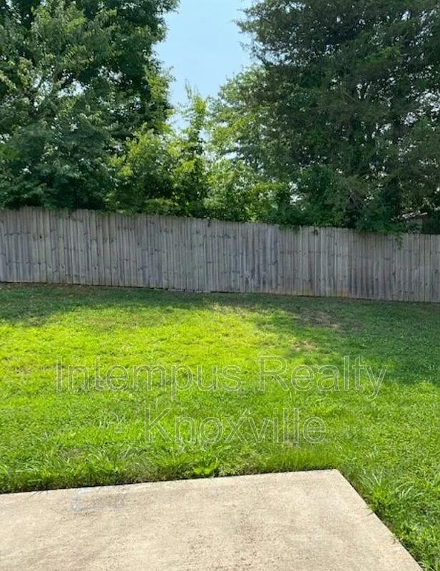 3 bed, 2.5 bath, 2192 sqft, $2,150 — Photo 2