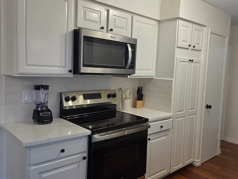 1805 Eastfield Dr — Photo 3