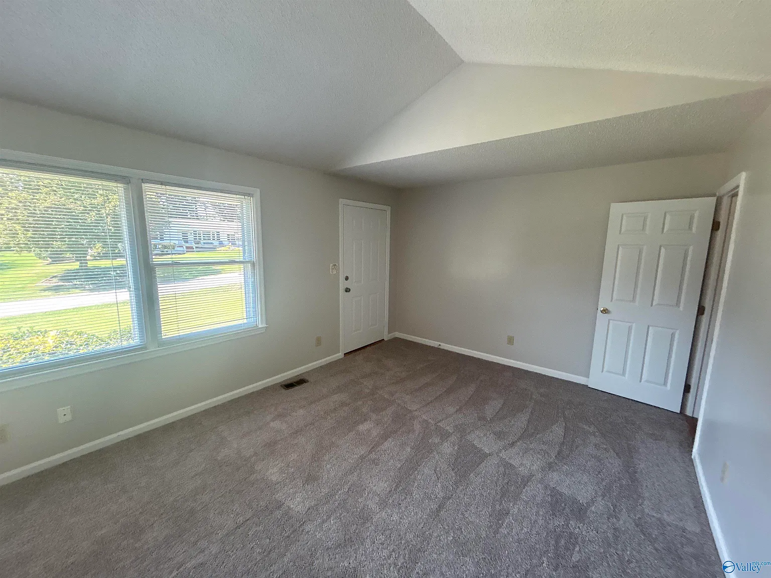 2 bed, 1.5 bath, 1300 sqft, $1,495 — Photo 4