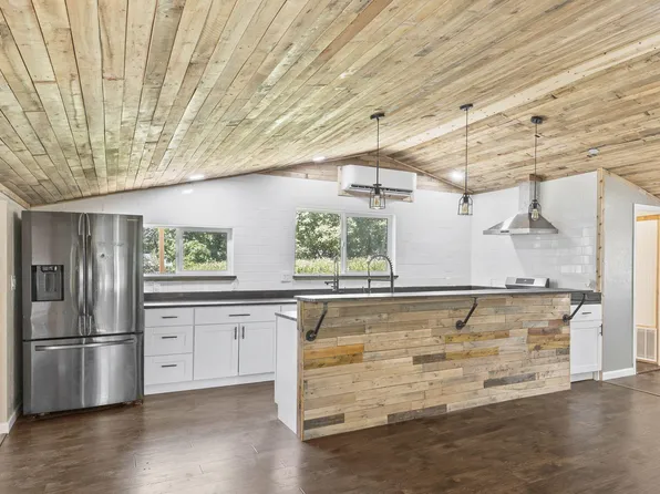 1212 SW 5th St, Grants Pass, OR 97526