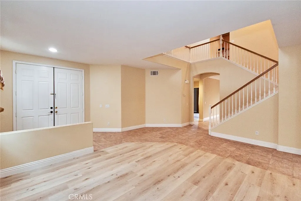 5 bed, 3432 sqft, $4,245 — Photo 4
