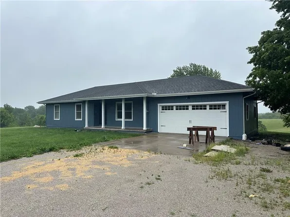 8531 Southpoint Dr, Richmond, MO 64085