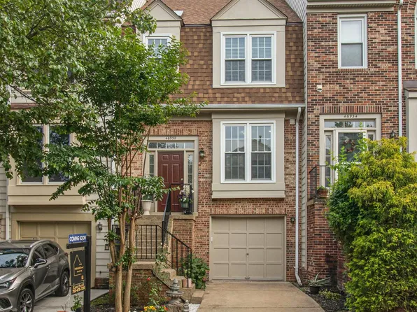 46932 Trumpet Cir, Sterling, VA 20164