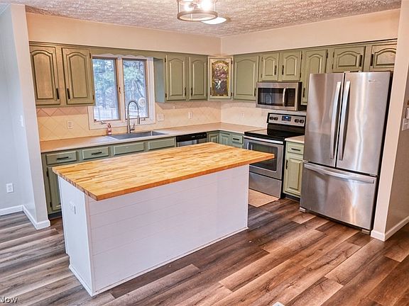 3rd image of 11371 Sagebrush Ave NE