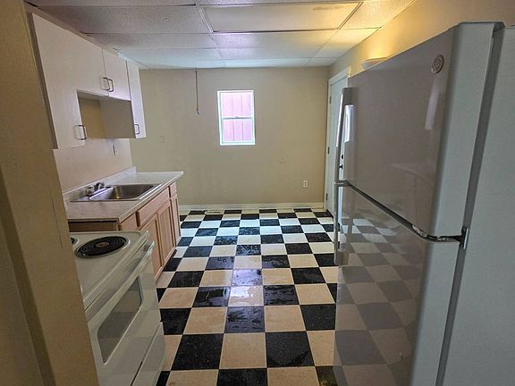 3rd image of 201 N Cedar St APT 6