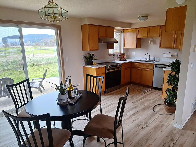 685 E Rolling Hills Dr — Photo 4