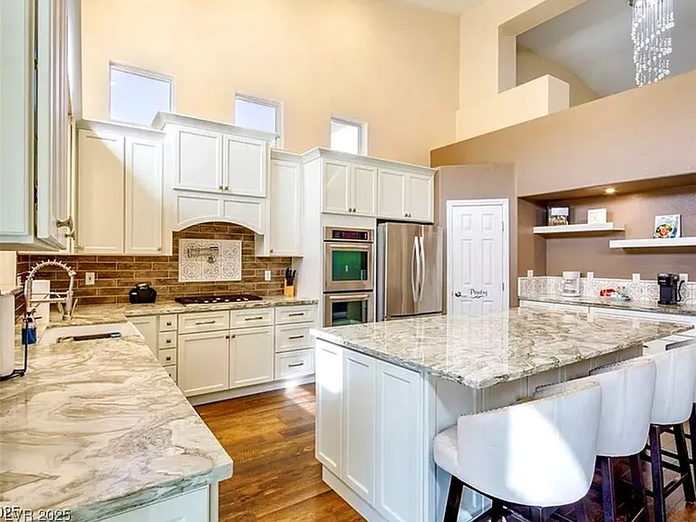 7469 Thornsby Ct — Photo 4