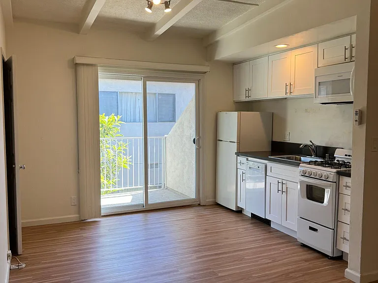 3722 Mentone Ave #6 — Photo 4
