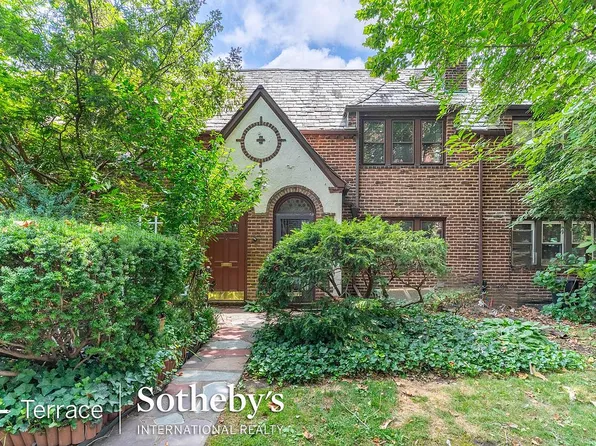 11126 75th Ave, Forest Hills, NY 11375