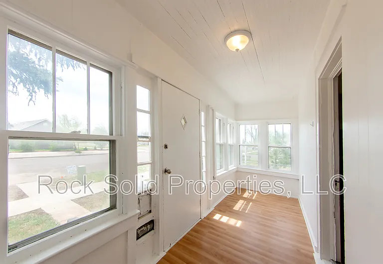 506 E 7th St #1 — Photo 6