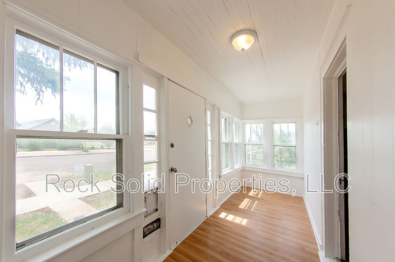 1st image of 506 E 7th St #1