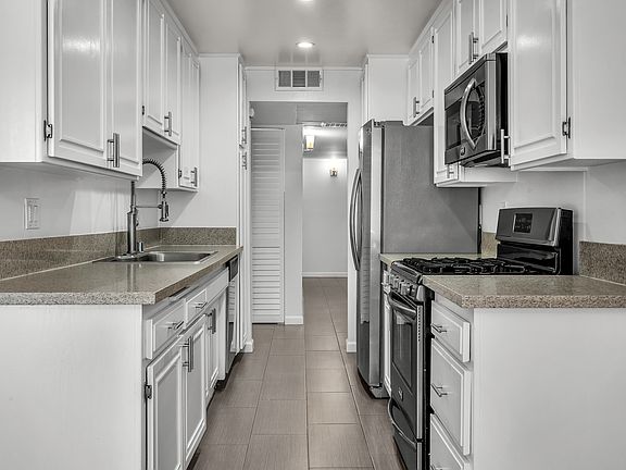 5th image of 1946 Selby Ave APT 203