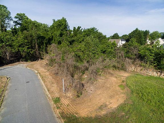 3rd image of 136 Stone Village Ct