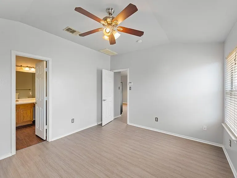 12816 Dwight Eisenhower St — Photo 16