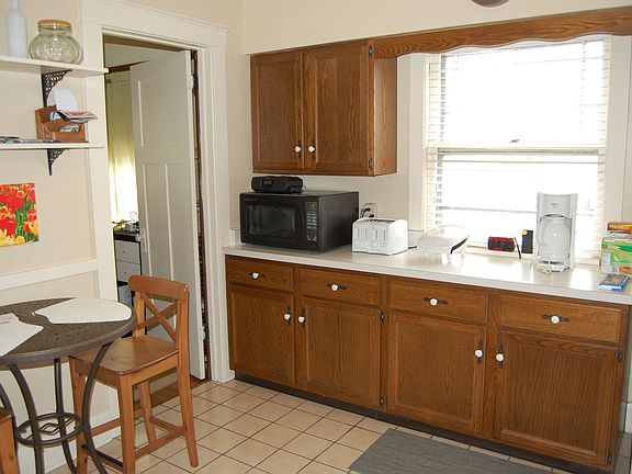 4th image of 124 S Gardiner Ave #124