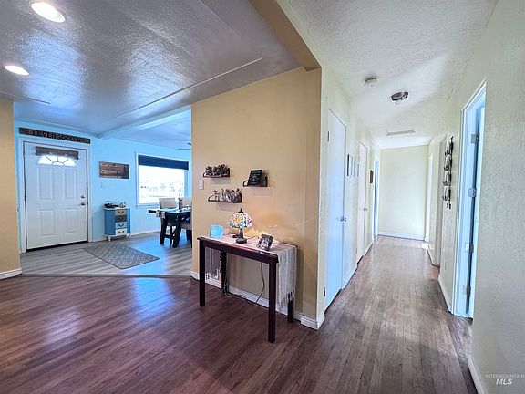 4th image of 311 Falls Ave W