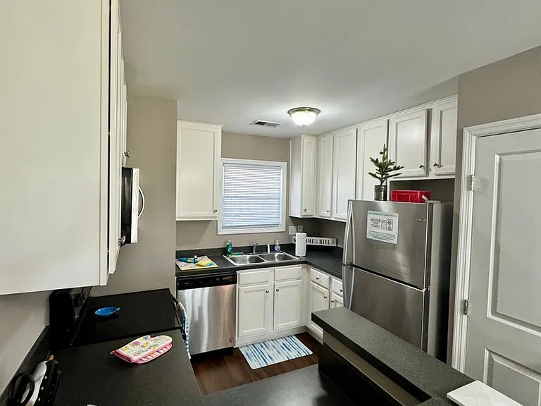 226 Edgewater Ln — Photo 11