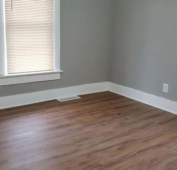 211 N Walnut St — Photo 10