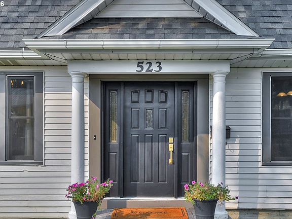 2nd image of 523 E 9th St