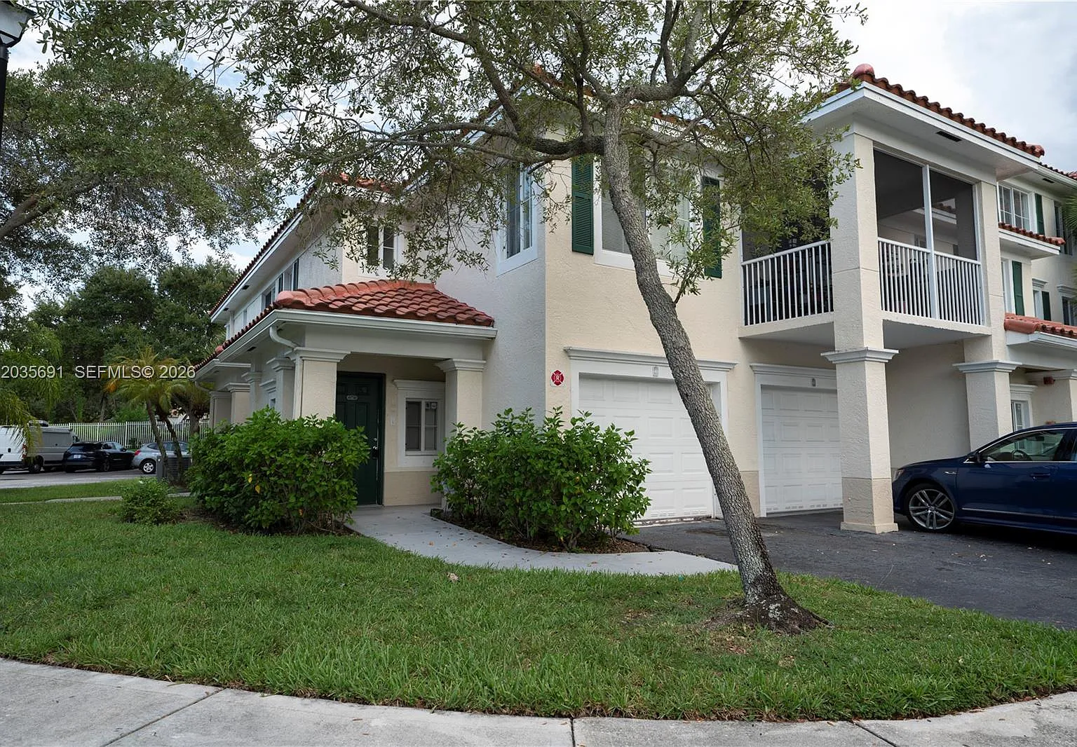 Palms Point(The)condo — Photo 1
