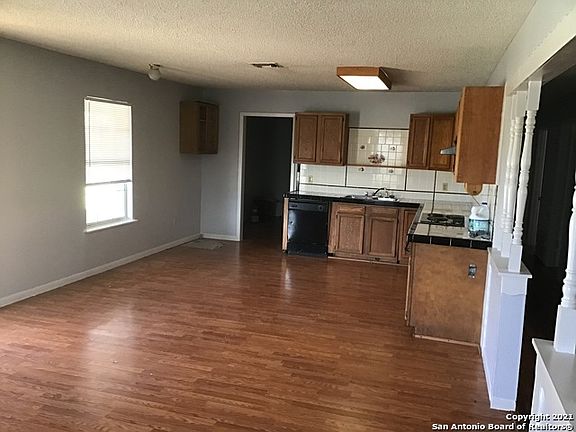 4th image of 2805 River Bluff Cir