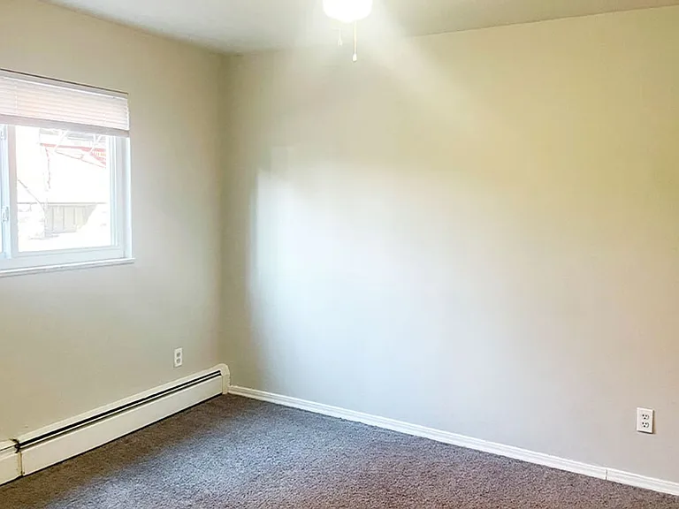 249 Senator Pl — Photo 3