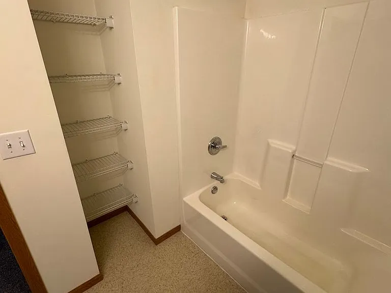 Southern Winds Apartments — Photo 17