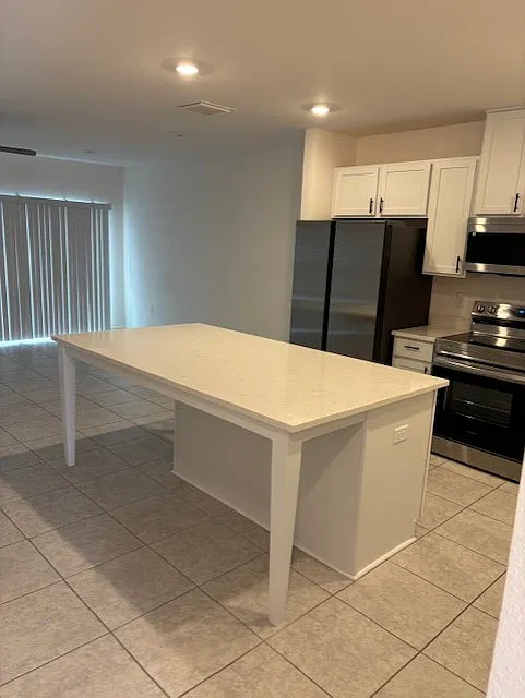 3 bed, 2.5 bath, 1647 sqft, $1,900 — Photo 3