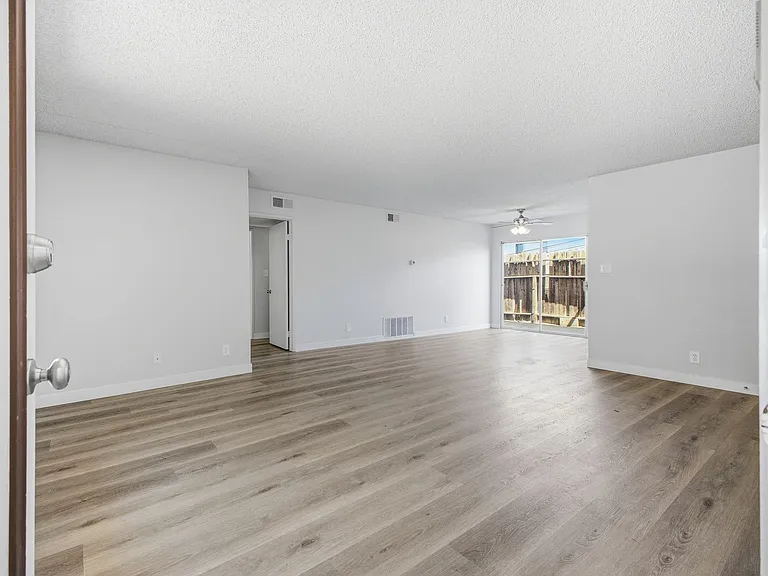 1701 Scott Rd #106 — Photo 2