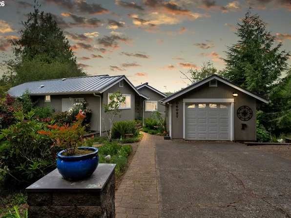 6027 View Loop, Florence, OR 97439