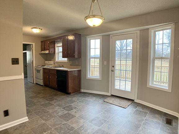 5th image of 329 Donna Dr