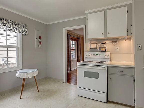 5th image of 1205 H St SE