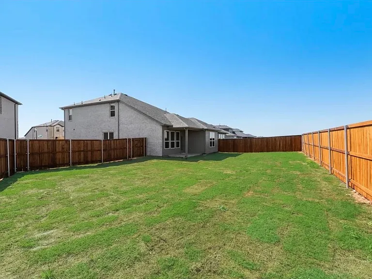 3212 Lucia Way — Photo 2