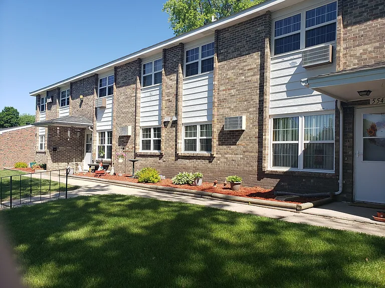 Colonial Village Apartments — Photo 17