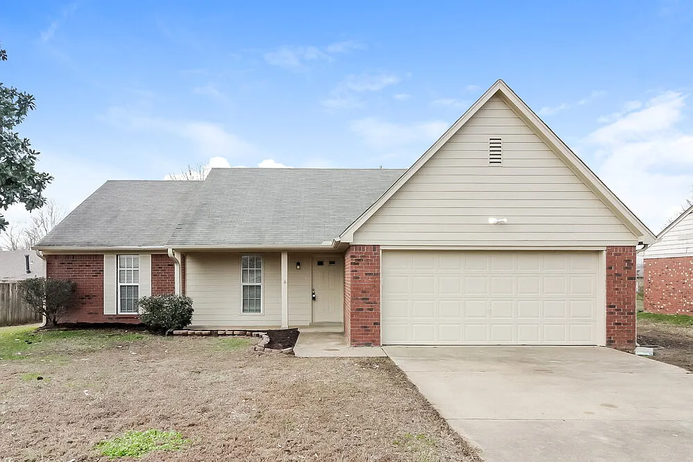 3 bed, 2.0 bath, 1277 sqft, $1,640 — Photo 1