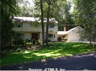 8 Legendary Rd, East Lyme, CT 06333