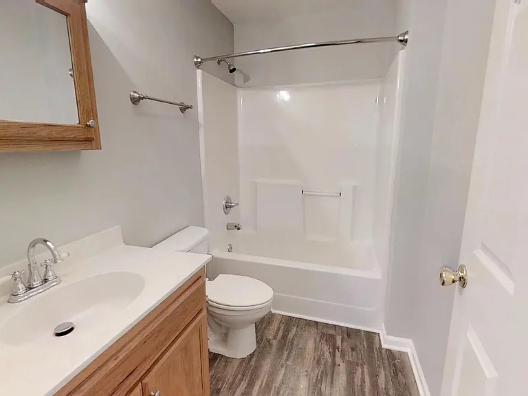 1555 W King St — Photo 26