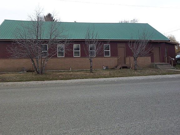 South side - entrance to apartment