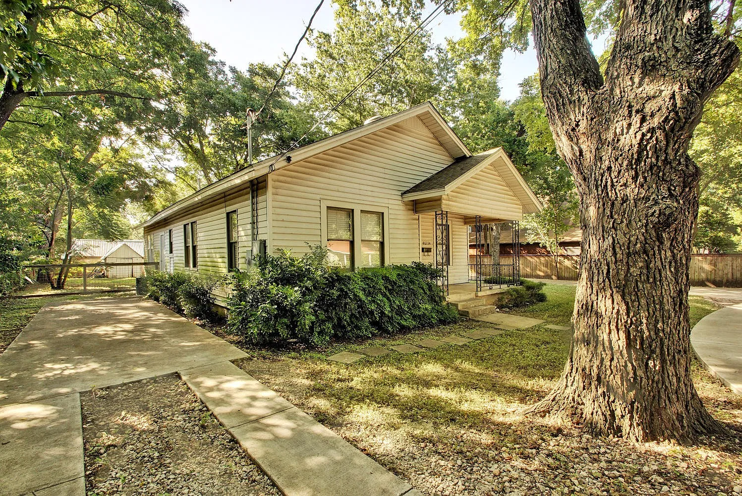4 bed, 1400 sqft, $3,200 — Photo 2