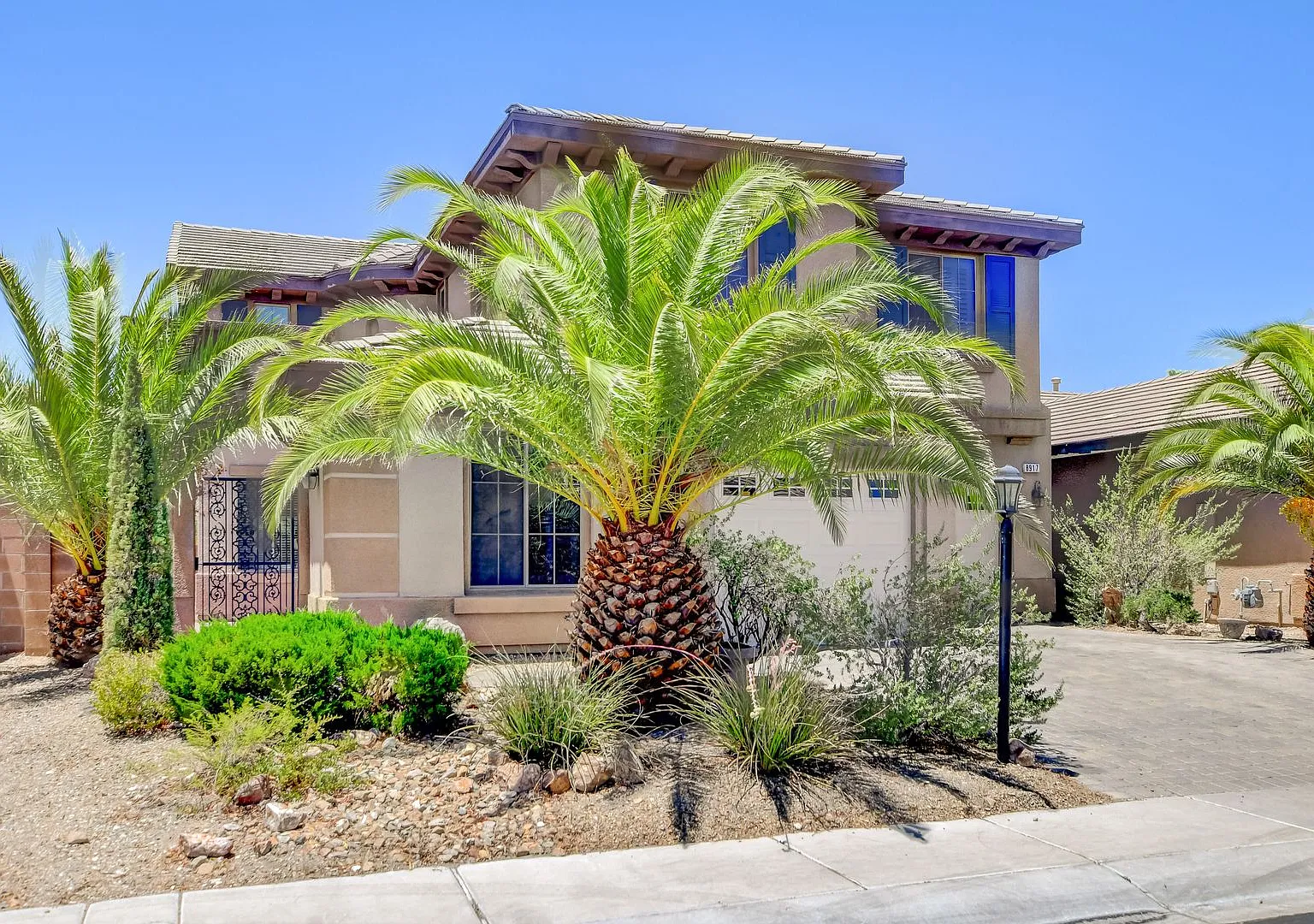Stunning Spring Mountain Ranch,3,045 Sq Ft 2 Story Home In Nw Area — Photo 3
