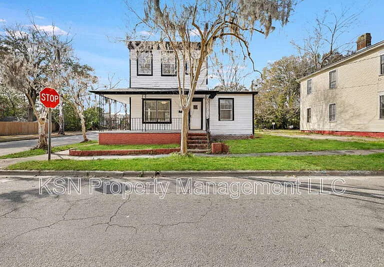 1921 Reynolds St — Photo 3
