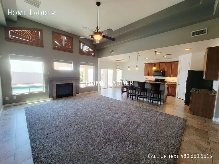 9030 S 10th Dr — Photo 10