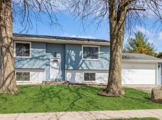 790 Prairie Ridge Rd, North Liberty, IA 52317