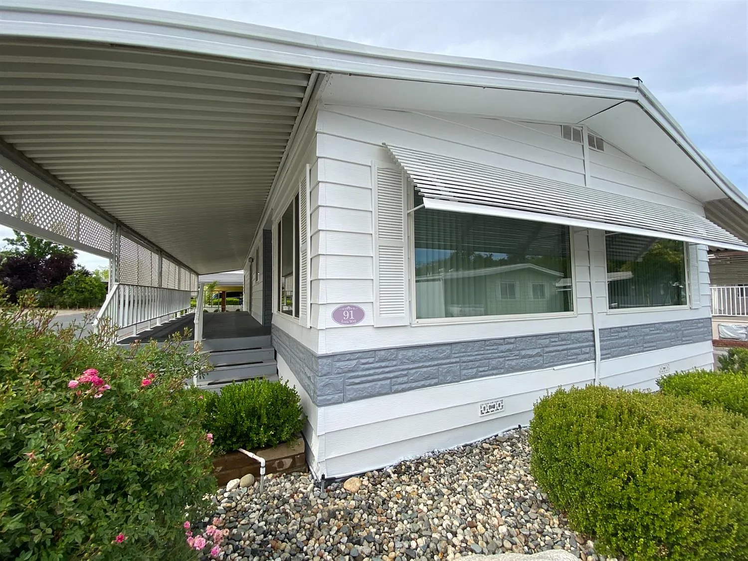 91 Lora Way photo 1