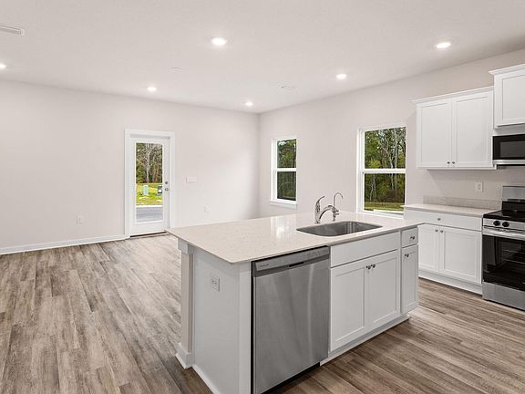4th image of 198 Ellery Ln